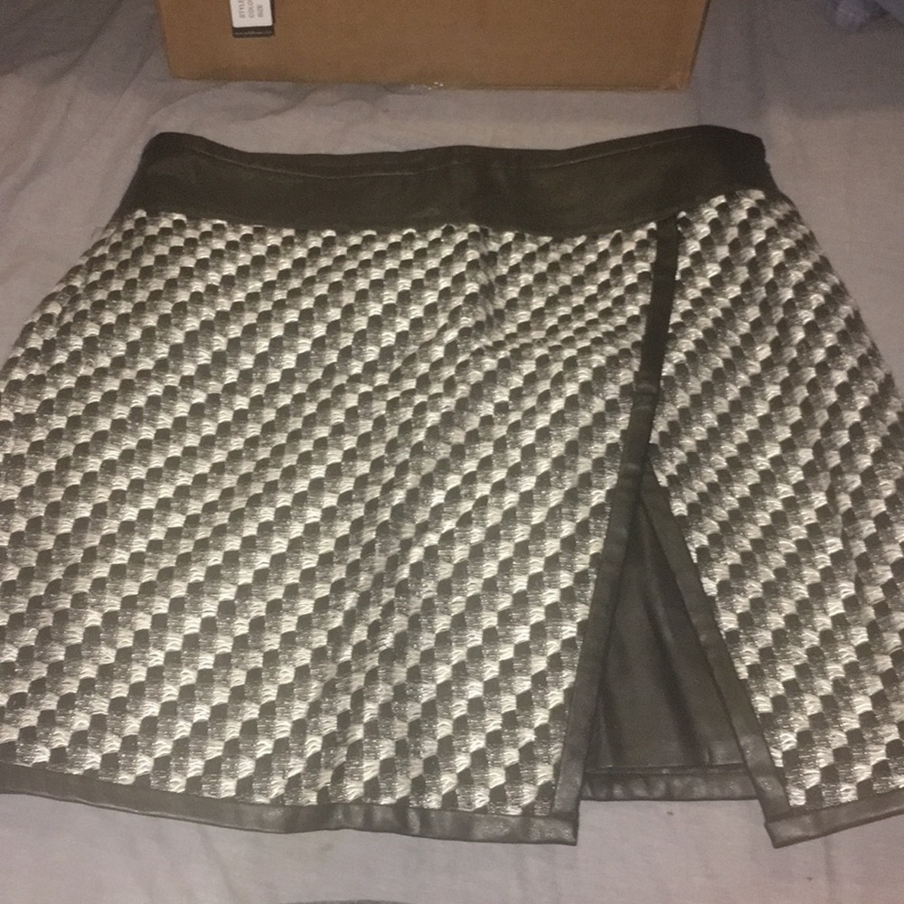 Black and white checkered skirt size 8